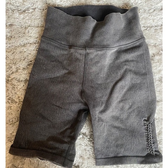 Aerie Offline Biker Shorts - Picture 1 of 2